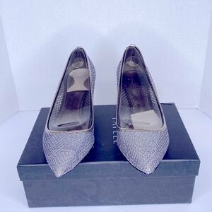 Adrianna Papell Lois Gunmetal Honeycom Kitten Heel Shoes Size 7.5M